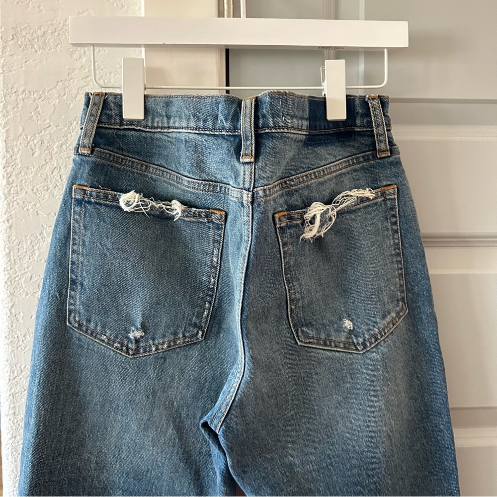 Abercrombie High Rise Mom Jeans Distressed SHORT - Picture 5 of 6
